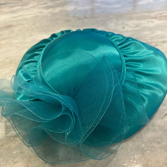 Women’s Matching Top & Skirt Set & Hat - Picture 11 of 14